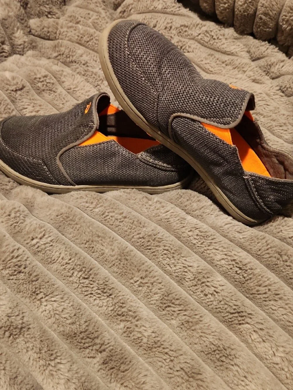 OluKai Boys Grey Mesh Slip-On  Nohea Moccasins with Orange Insole Size 3